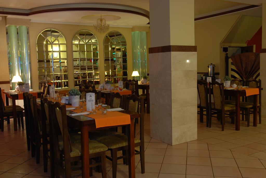 פיאזשנו Hotel La-Musica מראה חיצוני תמונה